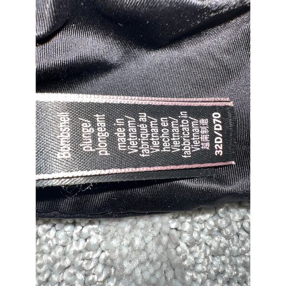 32D Victoria's Secret Bra Bombshell Plunge Add 2 cups Miraculous Padded Push-Up - Picture 9 of 9